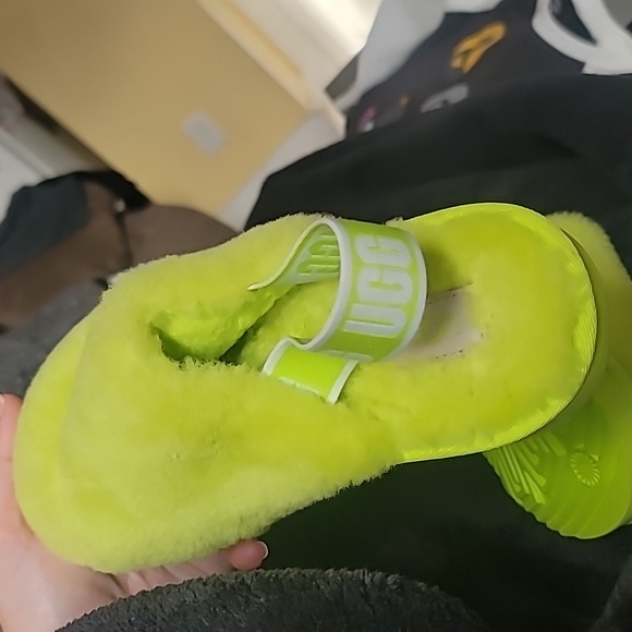 Girls ugg slippers - Picture 3 of 3